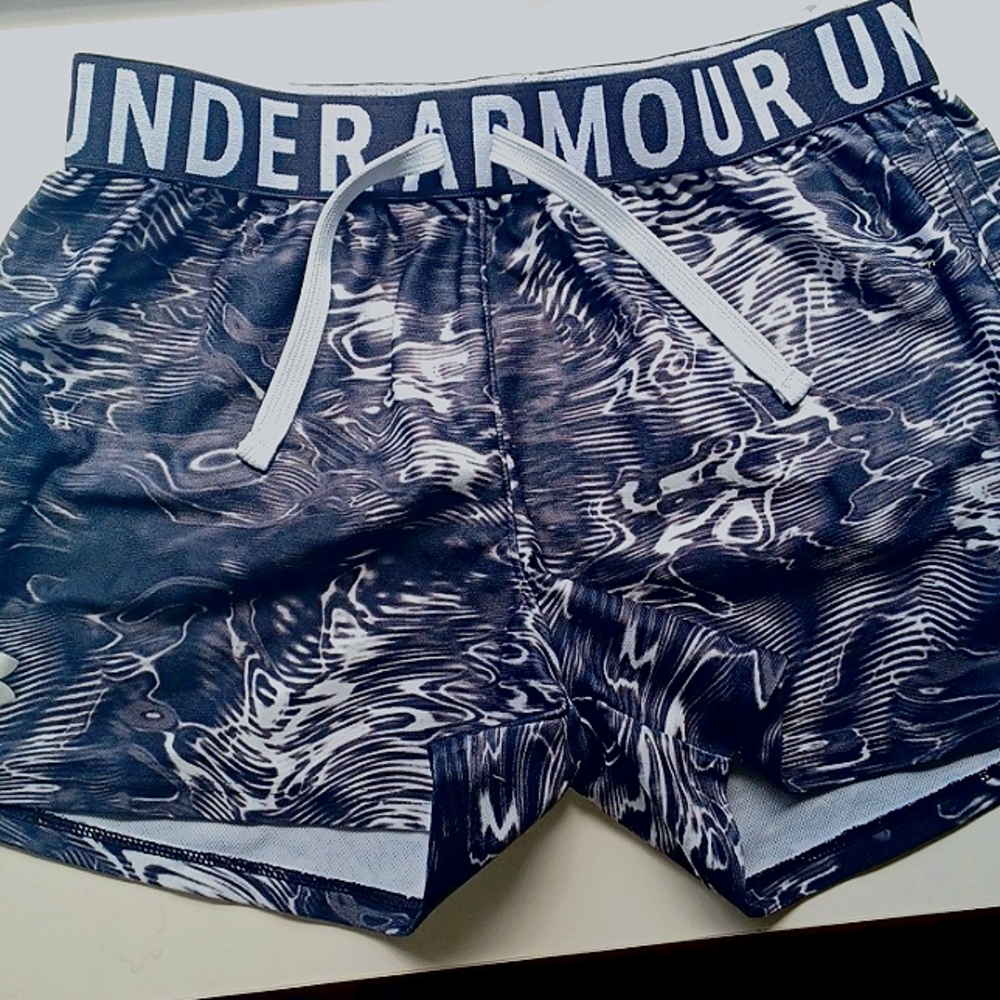 Black Under Armour shorts